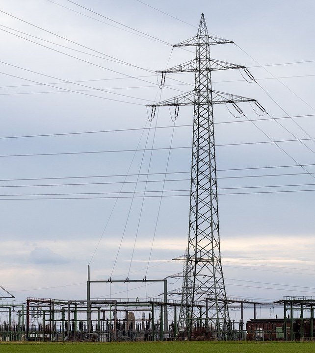 Electrical substation with transformer and busbars